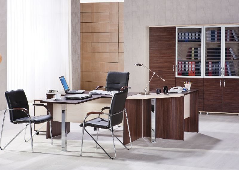 Základný kancelársky nábytok pre každú kanceláriu